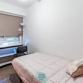 Private room for rent for €230 per month in Valencia, Carrer de la Vall de la Ballestera