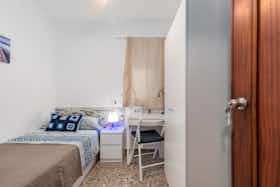 Private room for rent for €240 per month in Valencia, Carrer de Mossèn Cobos