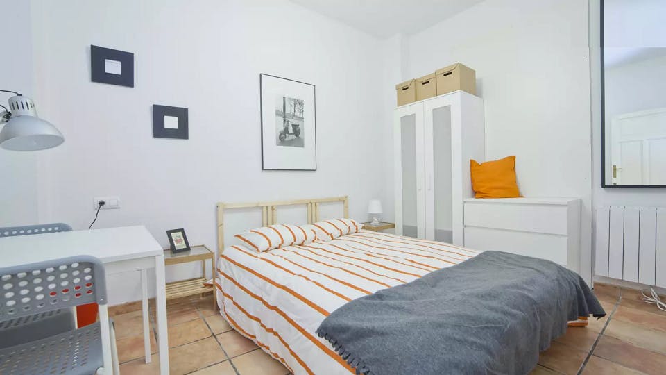 Private room for rent for €350 per month in Valencia, Carrer Almirall Cadarso