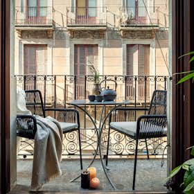 Apartment for rent for €2,938 per month in Barcelona, Carrer de Flassaders