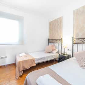Apartment for rent for €2,300 per month in Sevilla, Calle Castellar