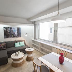 Apartment for rent for €1,890 per month in Madrid, Calle Marqués de la Ensenada