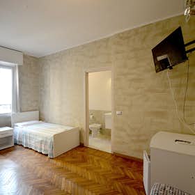 Apartment for rent for €1,900 per month in Milan, Via Bordighera