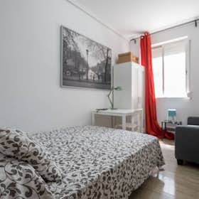 Private room for rent for €300 per month in Valencia, Carrer Alboraia