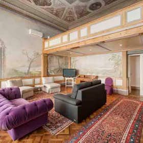 Apartment for rent for €2,900 per month in Florence, Via dei Giraldi