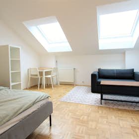 Apartment for rent for €770 per month in Vienna, Dietrichsteingasse