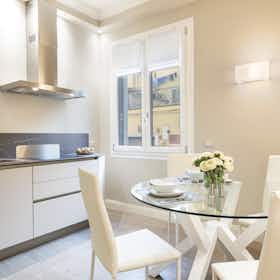 Apartment for rent for €1,780 per month in Florence, Piazza Francesco Ferrucci