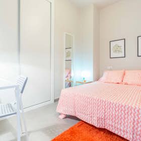 Private room for rent for €350 per month in Valencia, Carrer Almirall Cadarso