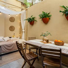 Apartment for rent for €3,057 per month in Barcelona, Carrer del Torrent de l'Olla