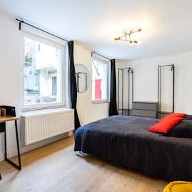 Haus for rent for 910 € per month in Saint-Gilles, Rue de Bordeaux