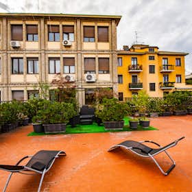 Apartment for rent for €1,750 per month in Milan, Via dei Piatti