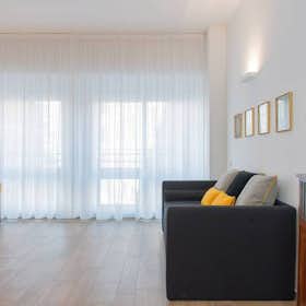 Apartment for rent for €2,500 per month in Milan, Corso Giuseppe Garibaldi
