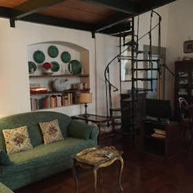 Apartment for rent for €1,800 per month in Florence, Via Ghibellina