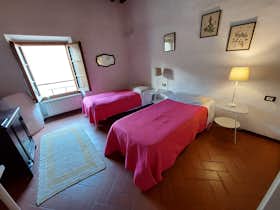Apartment for rent for €1,800 per month in Florence, Via dei Vellutini