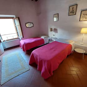 Apartment for rent for €1,800 per month in Florence, Via dei Vellutini