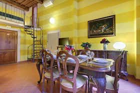 Apartamento en alquiler por 1800 € al mes en Florence, Via dei Macci