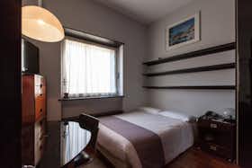 Appartement te huur voor € 1.049 per maand in Milan, Via Pantano