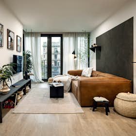Apartment for rent for €2,698 per month in Barcelona, Carrer de València