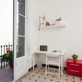 Private room for rent for €670 per month in Barcelona, Carrer de València