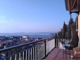 Apartamento para alugar por € 2.700 por mês em Toscolano Maderno, Via Fontane