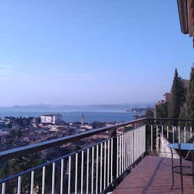 Apartamento para alugar por € 2.700 por mês em Toscolano Maderno, Via Fontane