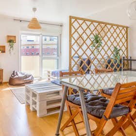 Apartment for rent for €1,300 per month in Lisbon, Avenida Marechal Francisco da Costa Gomes