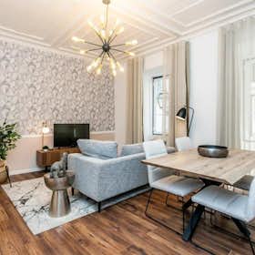Apartment for rent for €1,500 per month in Lisbon, Rua da Regueira
