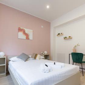 Apartment for rent for €950 per month in Milan, Via Cesare Arici