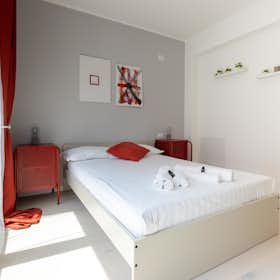公寓 正在以 €950 的月租出租，其位于 Milan, Via Cesare Arici