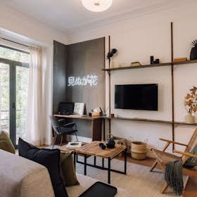 Apartment for rent for €3,717 per month in Lisbon, Rua Tomás Ribeiro