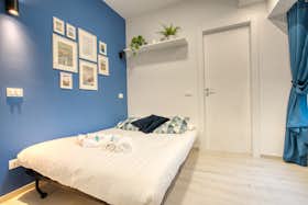 公寓 正在以 €850 的月租出租，其位于 Milan, Viale Giovanni Suzzani