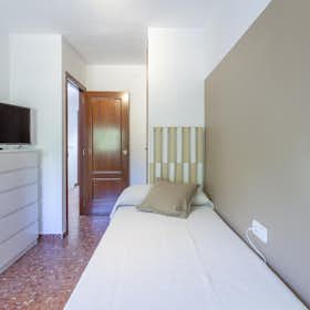 Private room for rent for €270 per month in Burjassot, Carrer Cardenal Enrique Tarancón