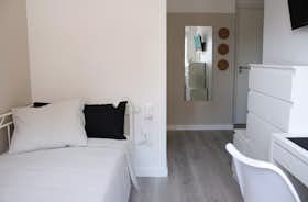 Private room for rent for €354 per month in Burjassot, Carretera de Llíria