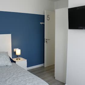 Private room for rent for €365 per month in Burjassot, Carretera de Llíria