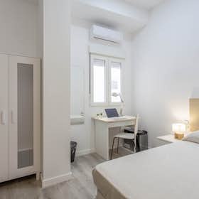 Private room for rent for €285 per month in Burjassot, Calle José Carsi