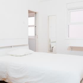 Private room for rent for €550 per month in Porto, Rua de Nossa Senhora de Fátima