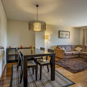Apartment for rent for €1,200 per month in Vila Nova de Gaia, Rua Mouzinho de Albuquerque