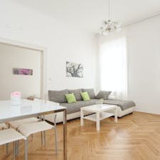 Apartment for rent for €1,350 per month in Vienna, Liechtensteinstraße