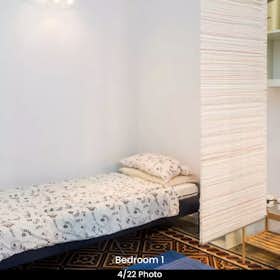 Shared room for rent for €430 per month in Milan, Via Adelina Patti