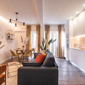 Apartment for rent for €1,869 per month in Lisbon, Calçada da Quintinha