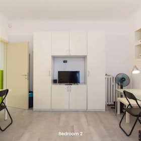 Shared room for rent for €430 per month in Milan, Via Luigi Mercantini