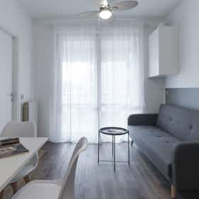 Wohnung zu mieten für 1.343 € pro Monat in Vedano al Lambro, Via 4 Novembre