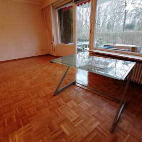 Apartment for rent for €4,000 per month in Hamburg, Rögenoort
