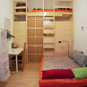 Apartment for rent for €1,390 per month in Berlin, Brunnenstraße