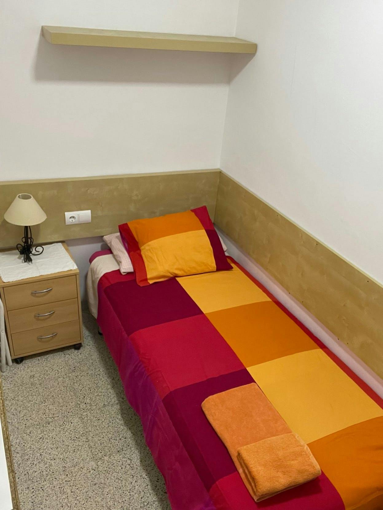 公寓 正在以 €460 的月租出租，其位于 Sitges, Avinguda de les Flors