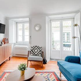 Apartment for rent for €2,000 per month in Lisbon, Rua do Sol a Santa Catarina