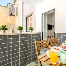 Apartment for rent for €2,000 per month in Lisbon, Rua das Olarias