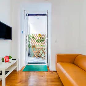 Apartment for rent for €2,000 per month in Lisbon, Rua das Olarias