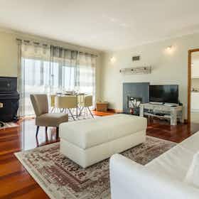 公寓 正在以 €2,000 的月租出租，其位于 Marinha Grande, Avenida da Liberdade