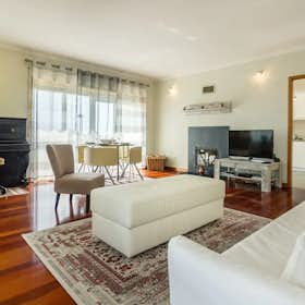 Appartement te huur voor € 2.000 per maand in Marinha Grande, Avenida da Liberdade